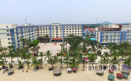 Toàn huyện Hoằng Hóa có trên 6.100 phòng nghỉ phục vụ lưu trú, trong đó khu du lịch Hải Tiến chiếm 5.830 phòng. Cơ sở vật chất ngày càng khang trang, hiện đại